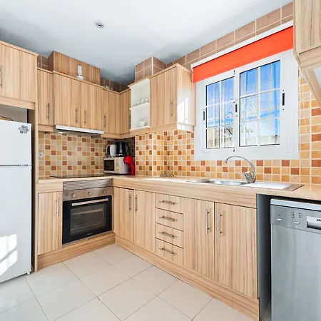 Sunrise Europa Lägenhet *